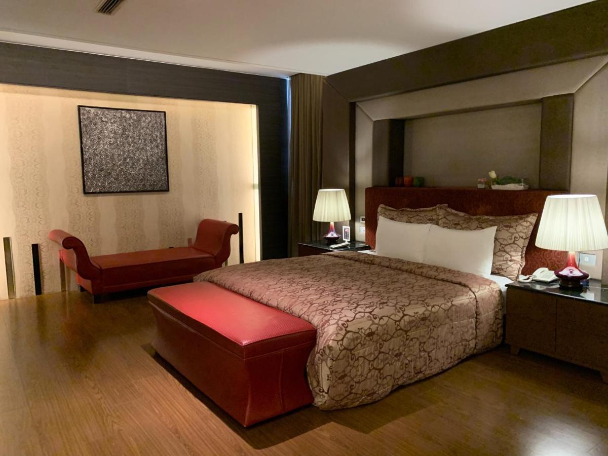 麗登汽車旅館 Kaohsiung Luaran gambar